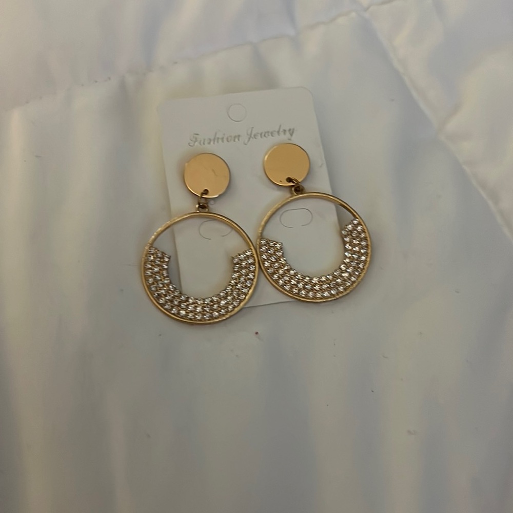Sparkly gold earrings